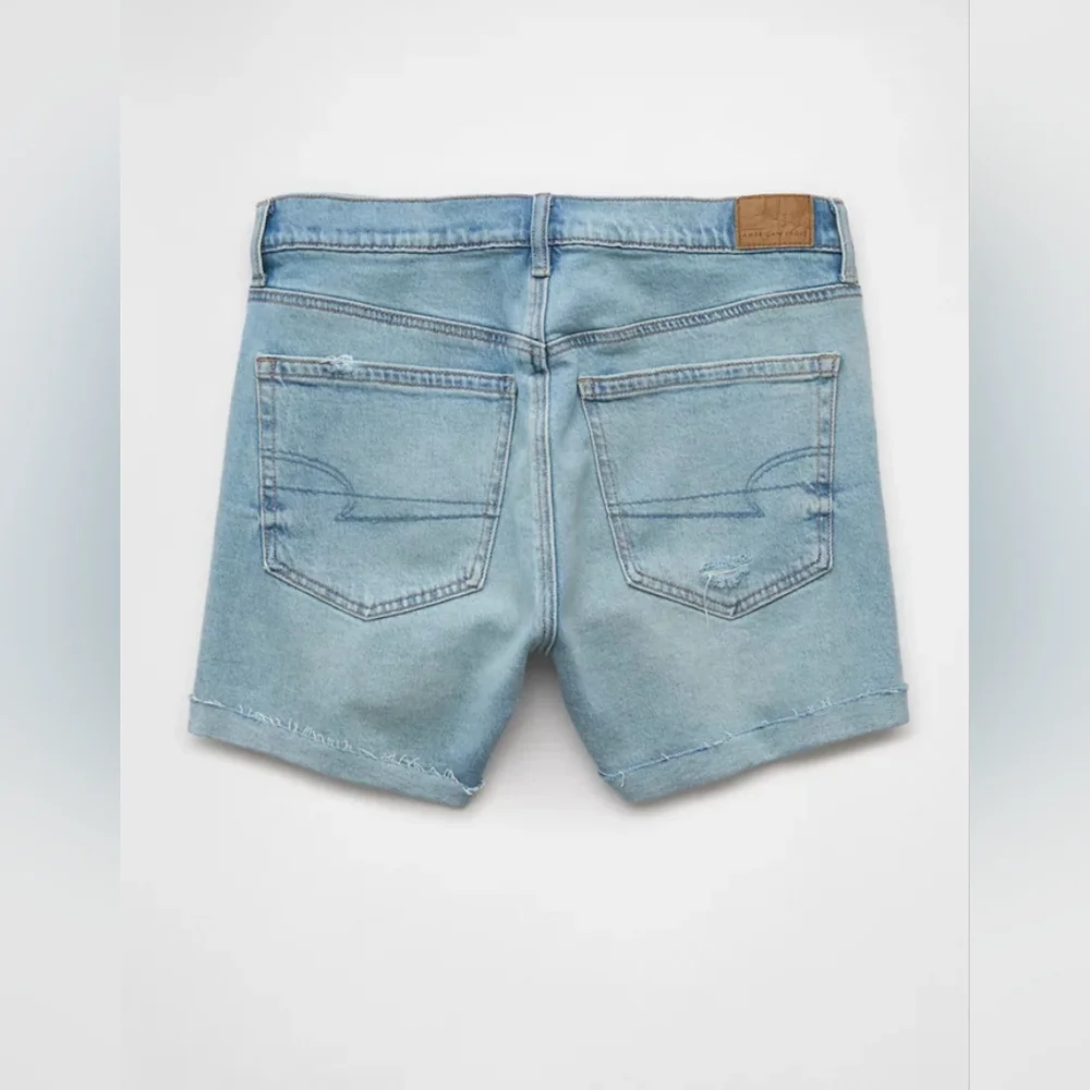 AE American Eagle Low Rise Ex Boyfriend Denim Light Jean Shorts Stretch NWOT 4 - Picture 3 of 15